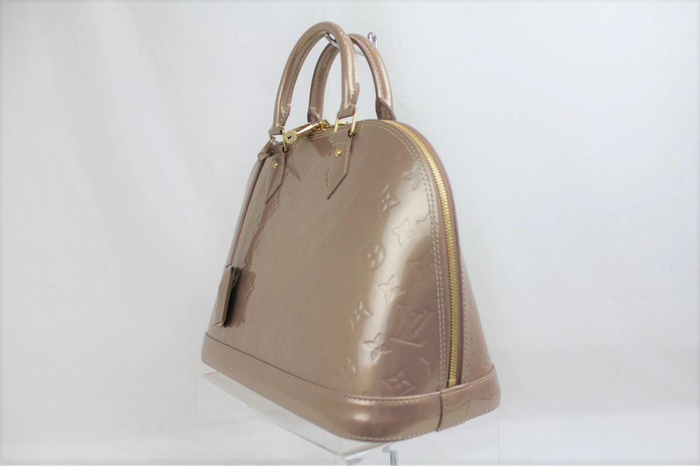 Louis Vuitton Enamel Alma Beige Handbag Vernis Poudre Tan